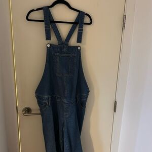 Maternity overalls with adjustable waistband